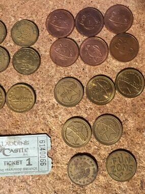 LOT OF 20 AMUSEMENT PARK GAME TOKEN RINK SIDE SPORTS NAMCO ALADDIN'S CASTLE
